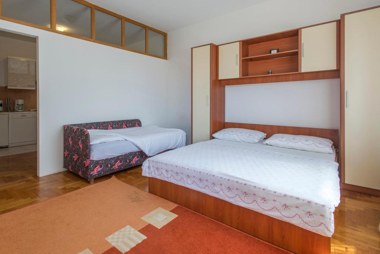 Apartma Apartment Sandra *